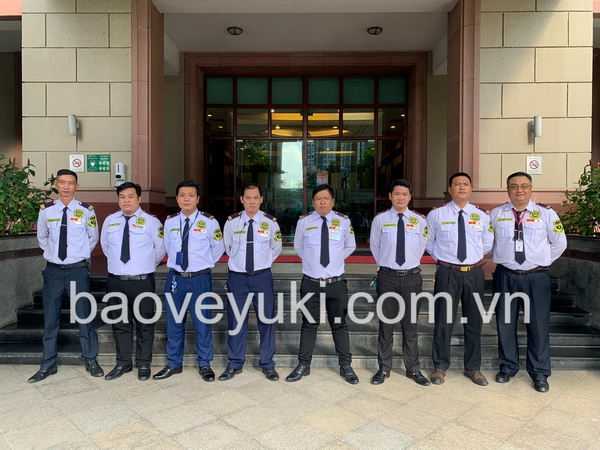 Phương án nhân viên bảo vệ cơ quan nhà nước cần được thiết kế để đảm bảo an toàn cho cơ quan và nhân viên trong nội bộ cơ quan.