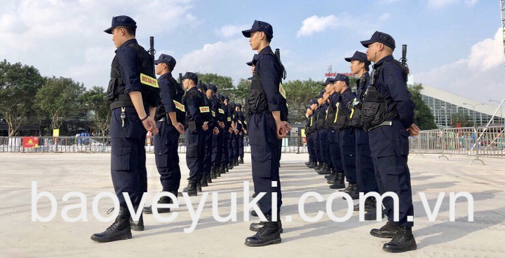 Các quy định về trang phục và ngoại hình phải được tuân thủ bởi tất cả nhân viên.