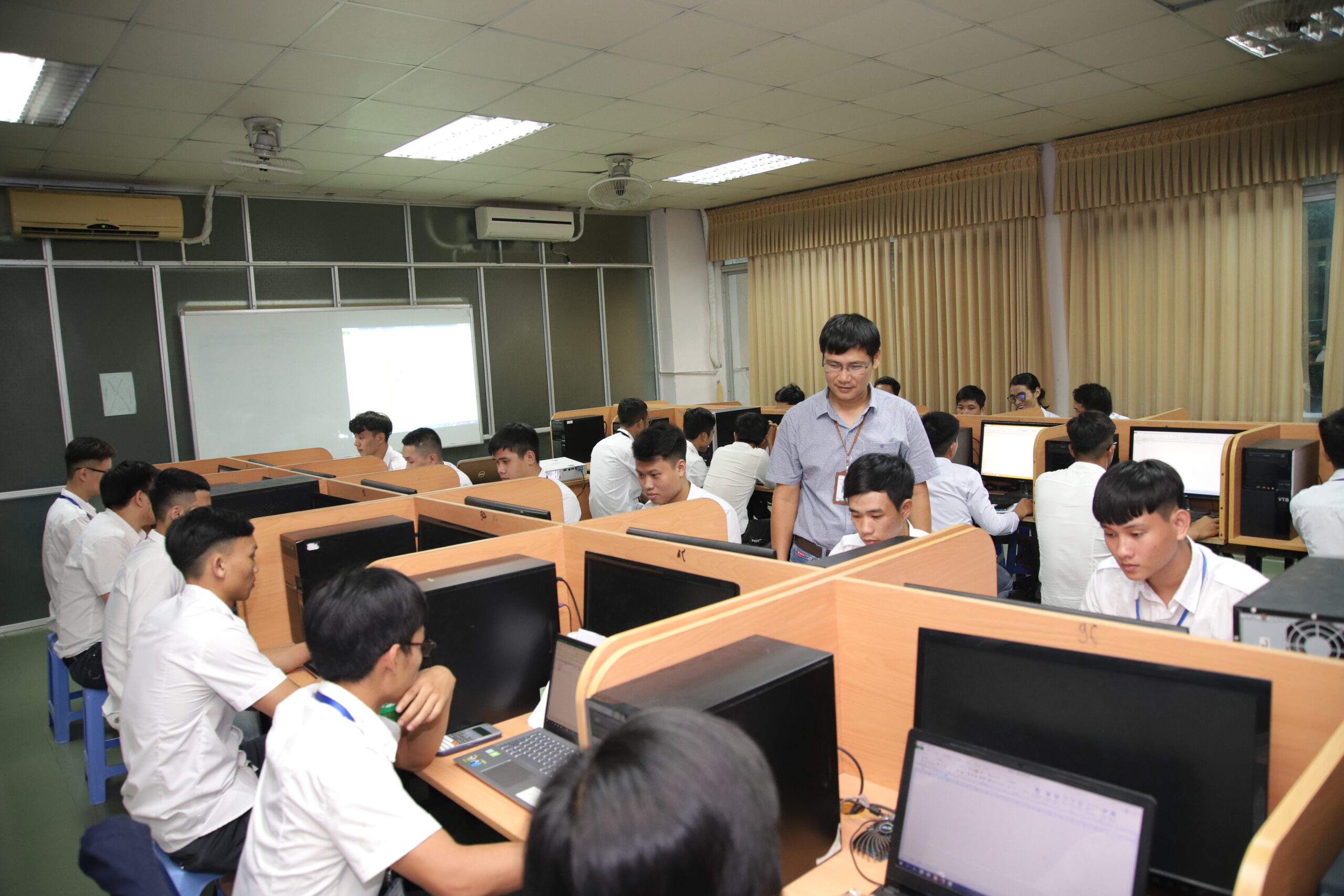 Nghiên cứu và ứng dụng công nghệ tại Đại học Công nghiệp TPHCM