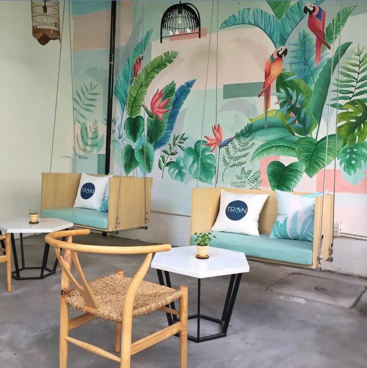 Tận hưởng sự sáng tạo và hương vị tại quán cà phê "Tròn Bistro" ngay gần đây