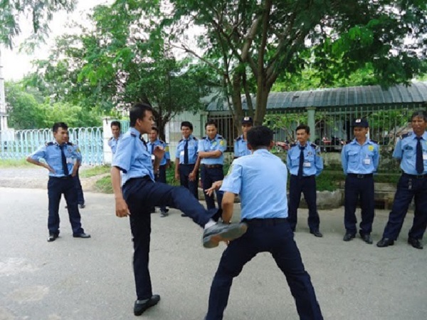 Thời gian làm việc của bảo vệ trường học