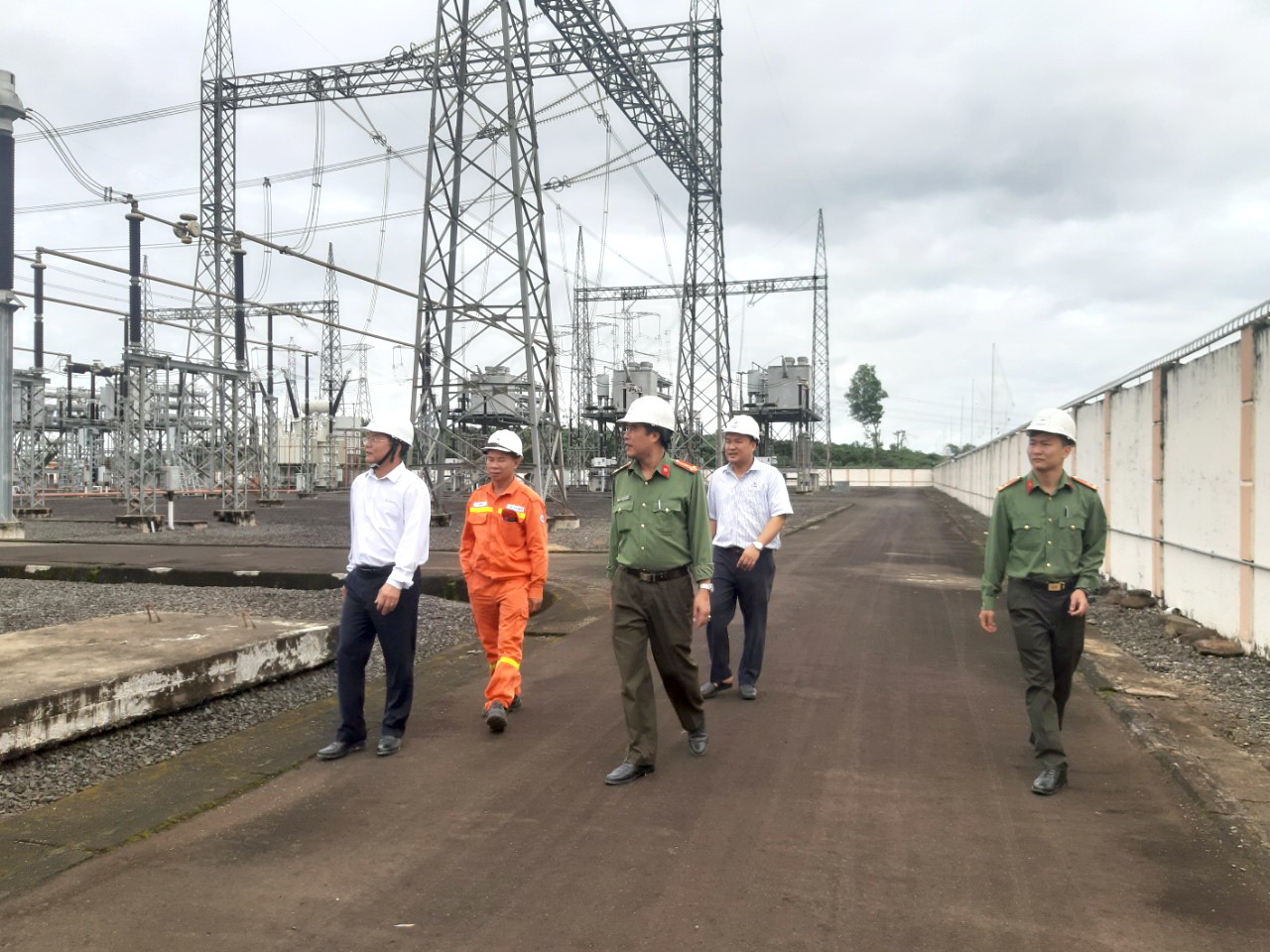 Ngăn chặn phá hoại và bảo vệ hành lang an toàn lưới điện