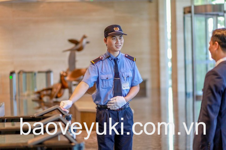 Trang phục và ngoại hình của nhân viên không được gây xúc phạm, gây khó chịu hoặc gây phản cảm cho người khác.